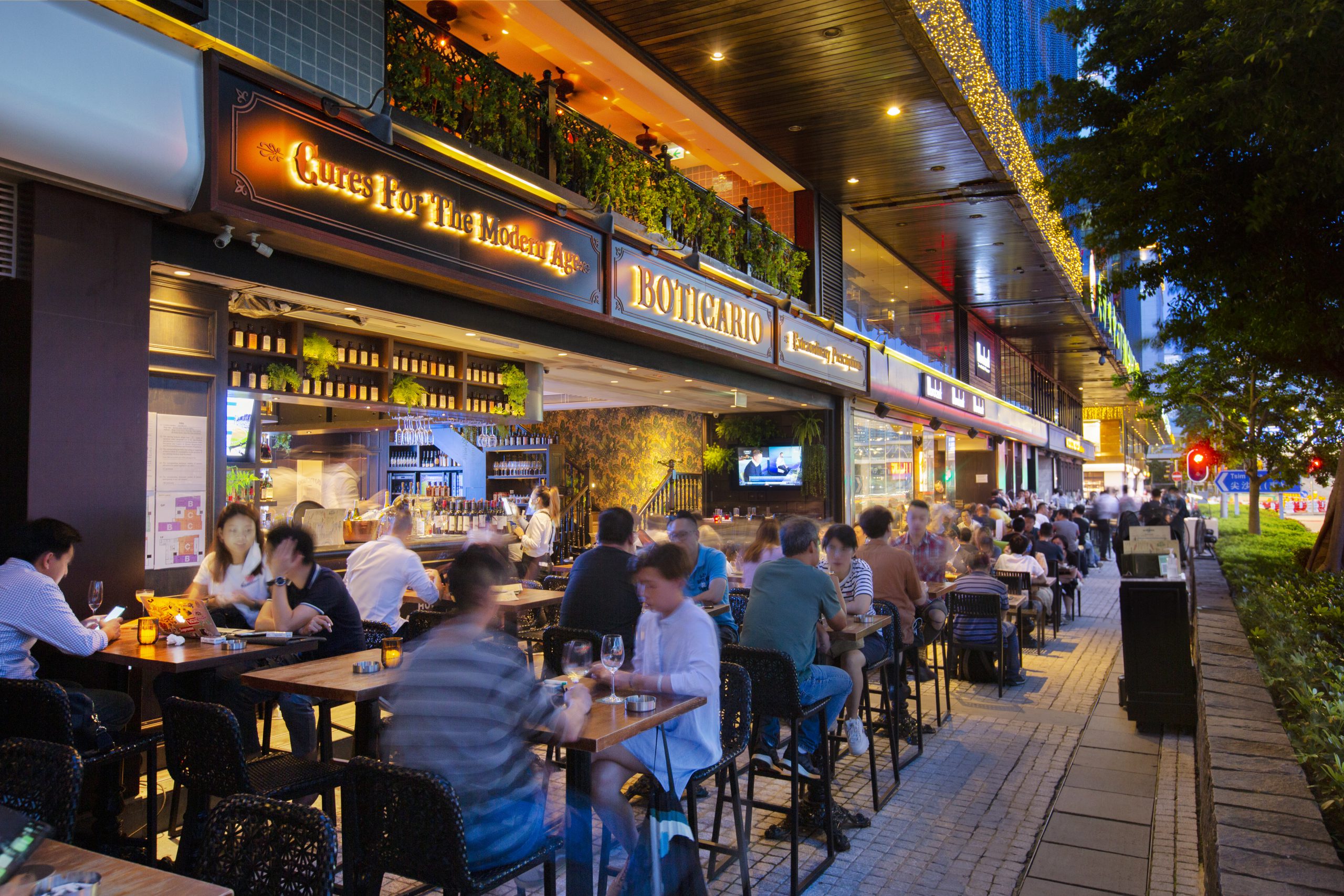 <p>Grab yourself a Happy Hour deal in Alfresco Lane’s bars and restaurants.</p>
