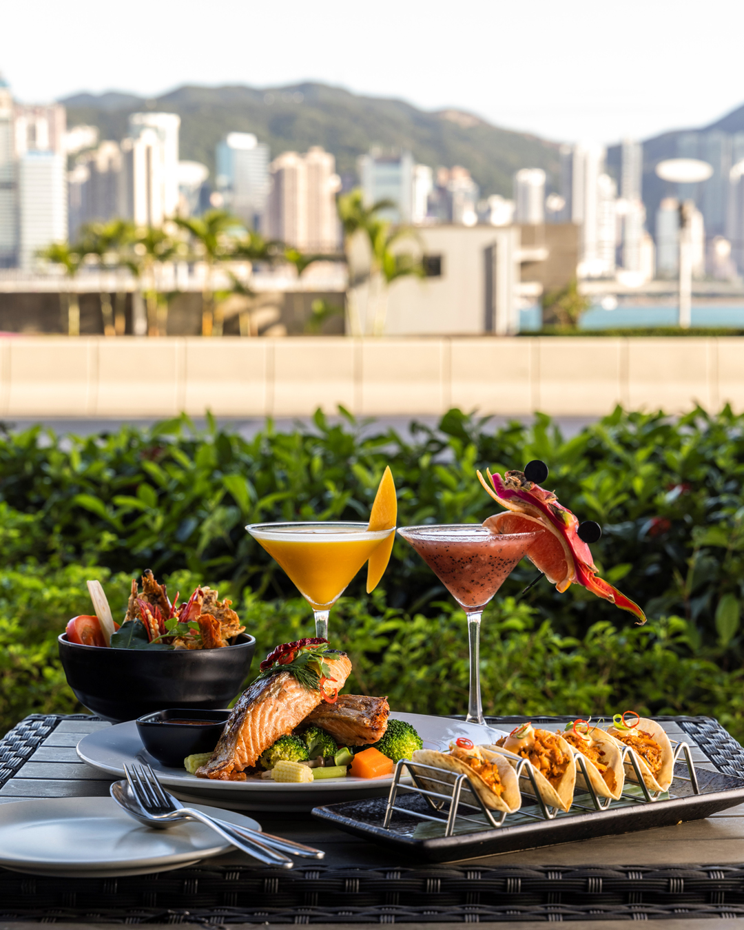 <p>Treat yourself to a leisurely weekend brunch with a splendid harbour view.</p>
